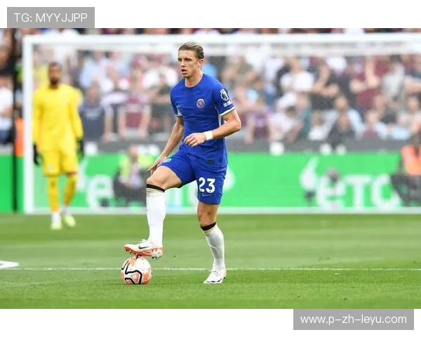 切尔西高位逼抢奏效，中路断球直面门将